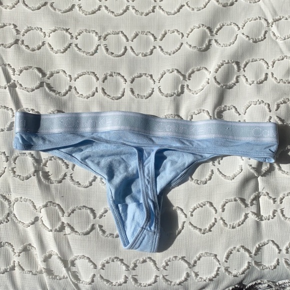 Calvin Klein underwear thongs - Picture 5 of 7